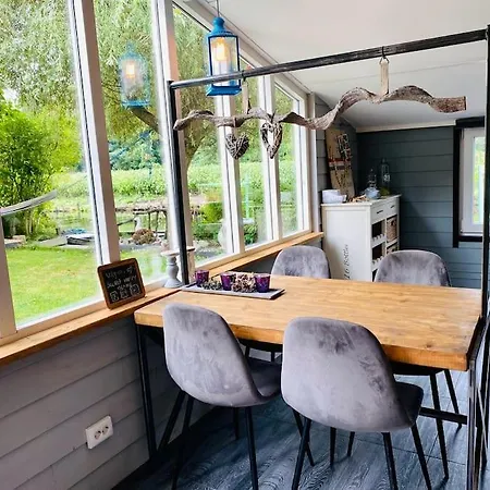 Beautiful House On An Island Near Amsterdam 度假居 *